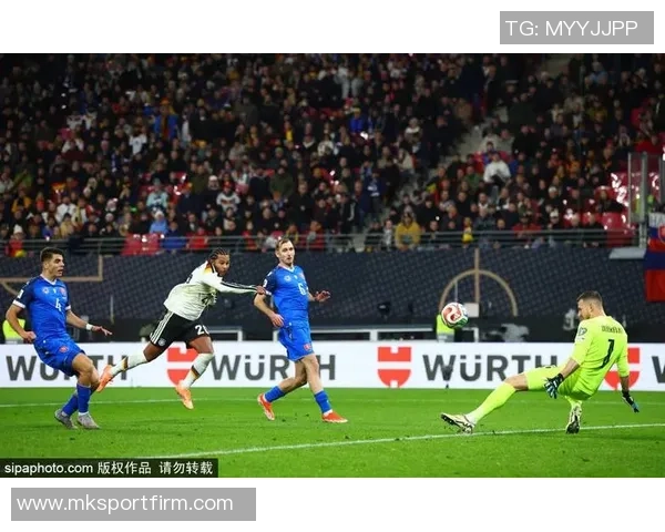 沙尔克04在德乙中表现出色卡里乌斯守门稳健15场比赛零封8次